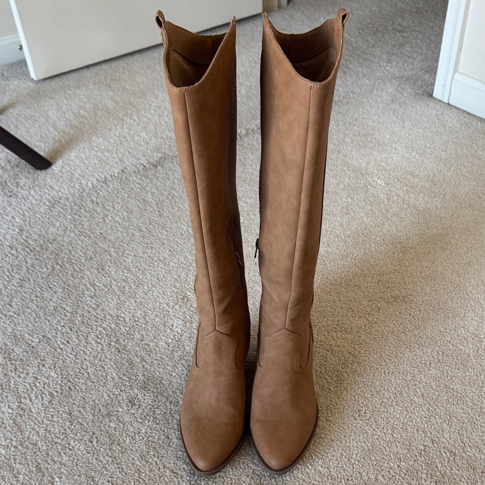 Elegant Tan Knee-High Cowboy Women's Boots